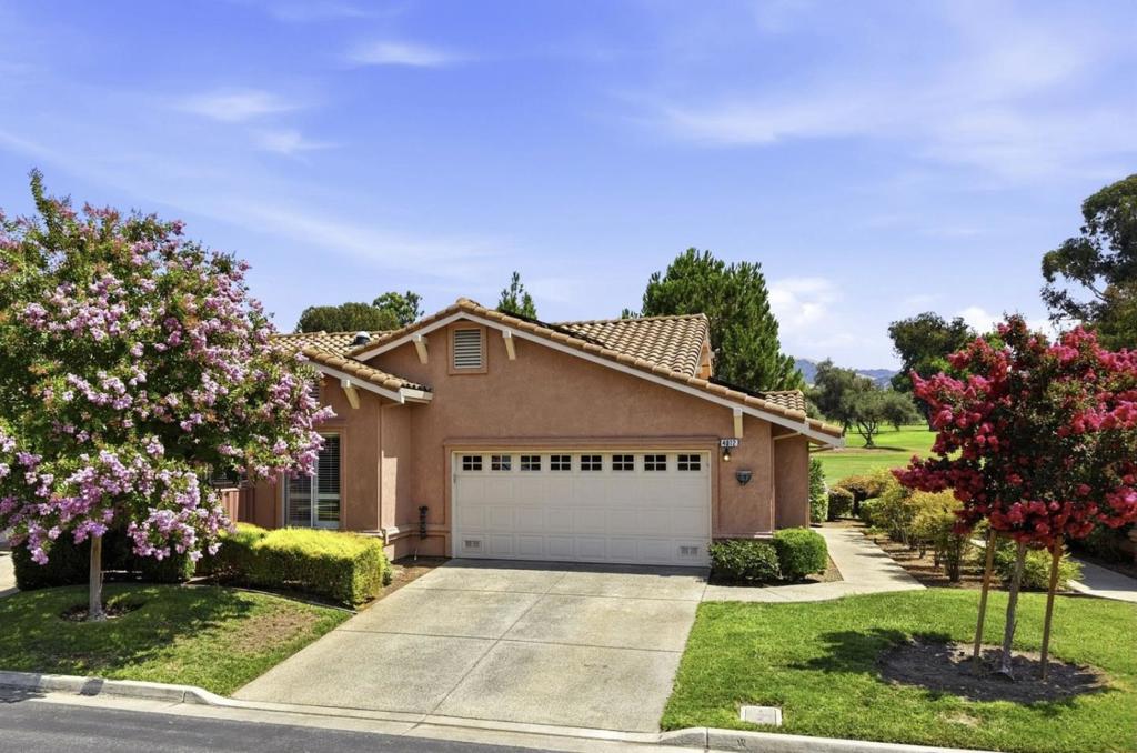 4012 Clubhouse Court Property Photo 1
