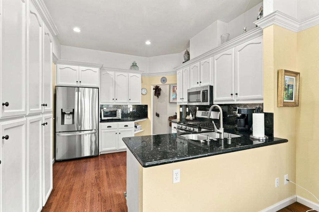 4012 Clubhouse Court Property Photo 10
