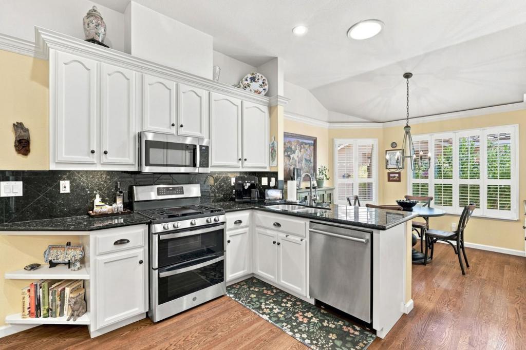 4012 Clubhouse Court Property Photo 11
