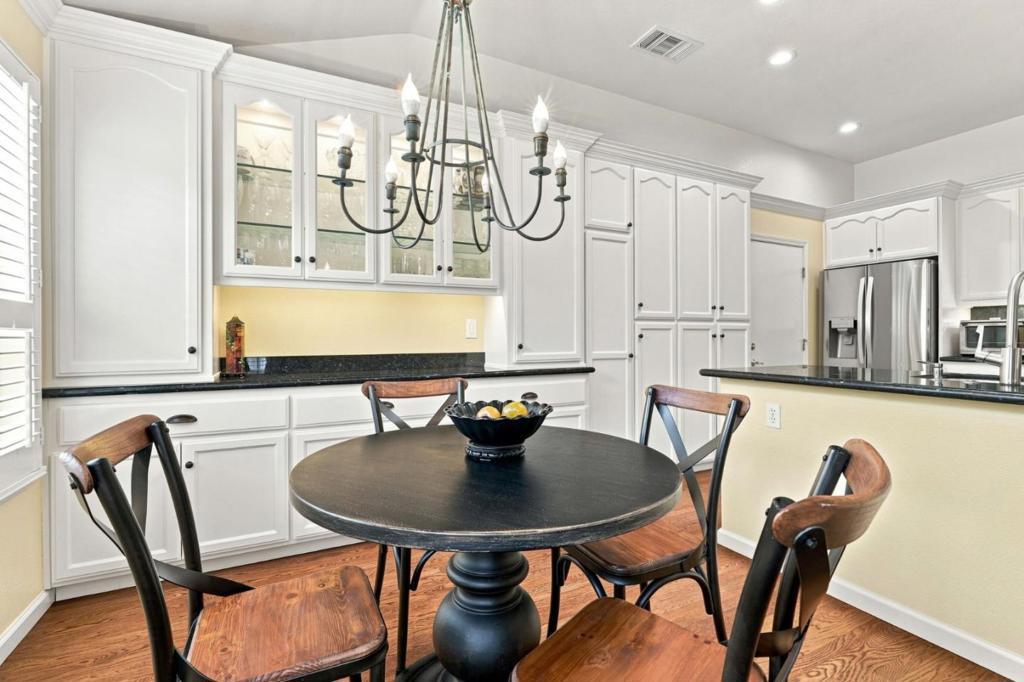 4012 Clubhouse Court Property Photo 14