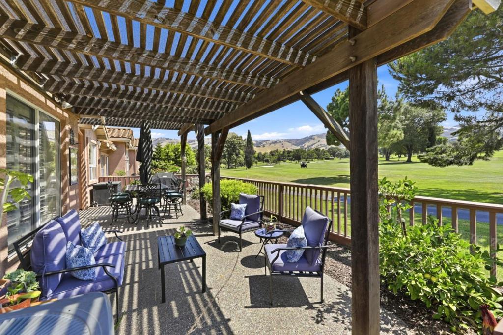 4012 Clubhouse Court Property Photo 25