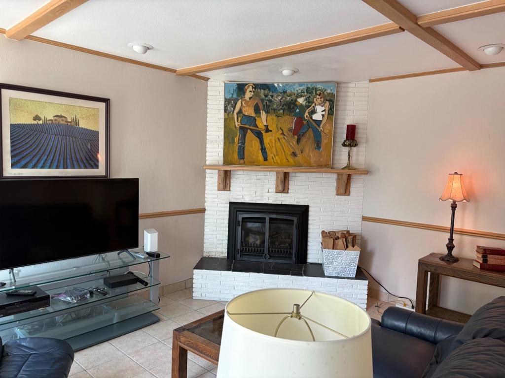 138 Woodcrest Place Property Photo 6