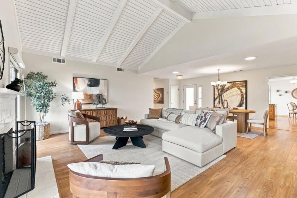 6255 Blauer Court Property Photo 1