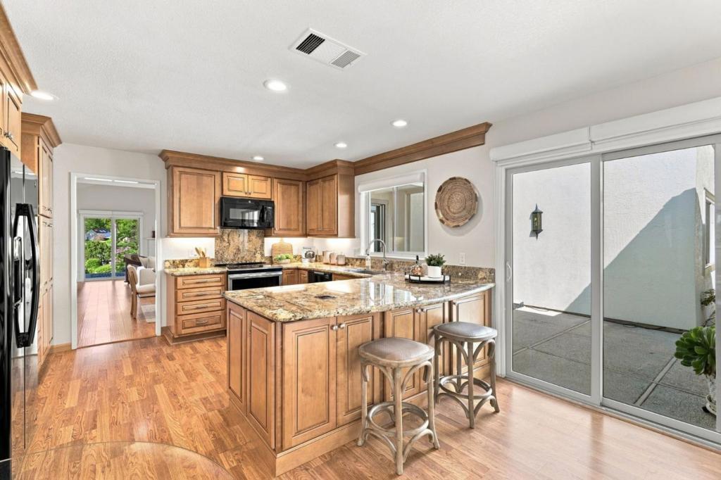 6255 Blauer Court Property Photo 7