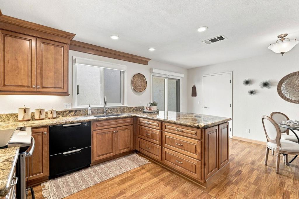 6255 Blauer Court Property Photo 8