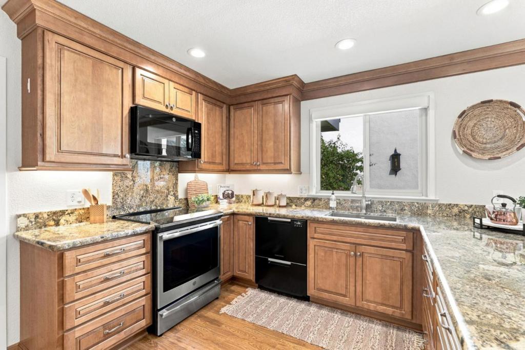 6255 Blauer Court Property Photo 10