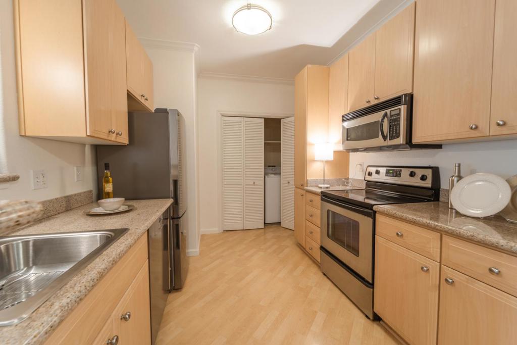 801 S Winchester Boulevard 6203 Property Photo 4