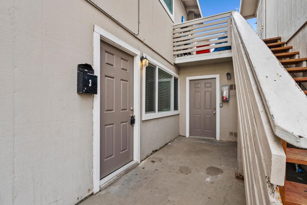 447 Soledad Street Property Photo 4