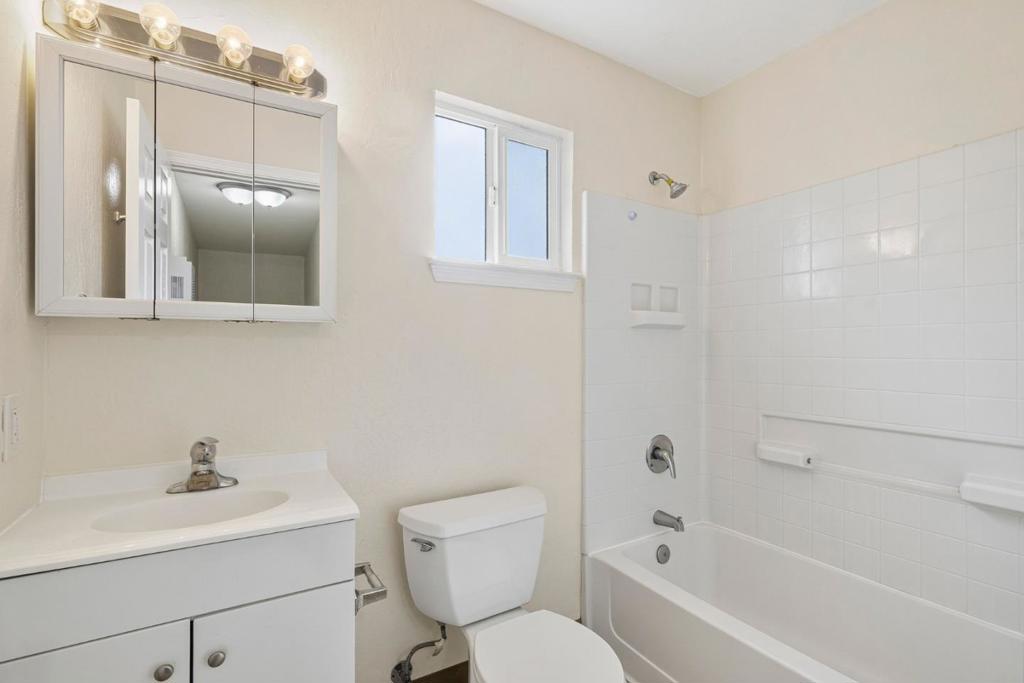 447 Soledad Street Property Photo 12