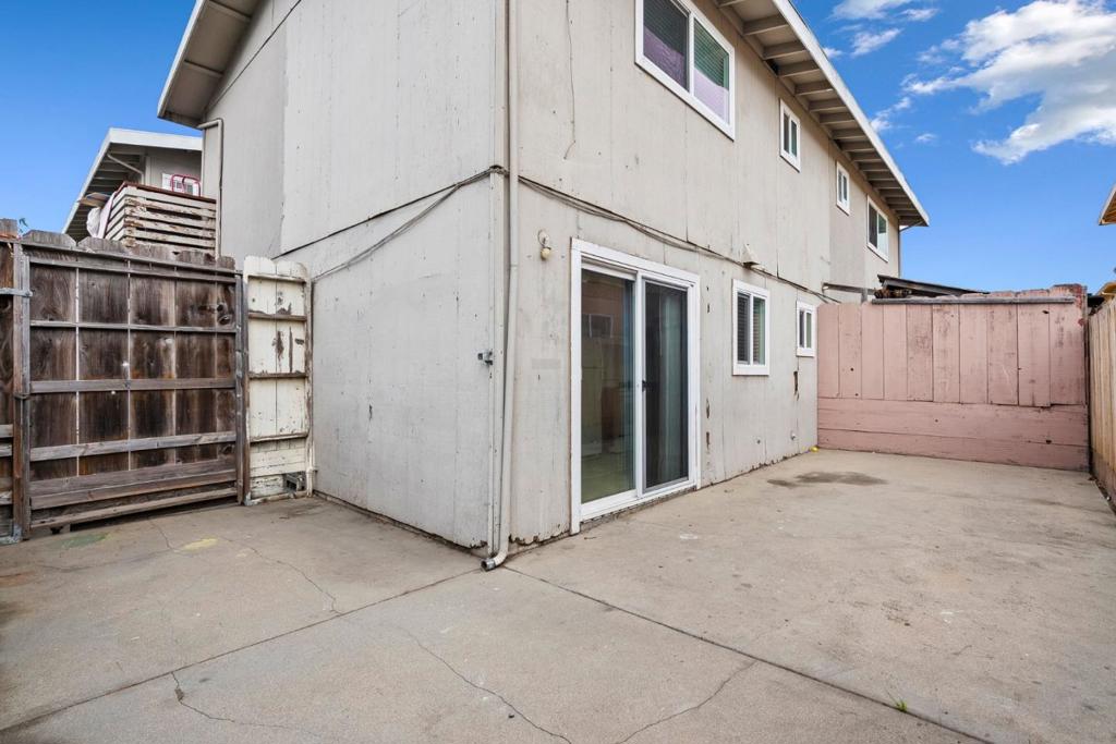 447 Soledad Street Property Photo 14