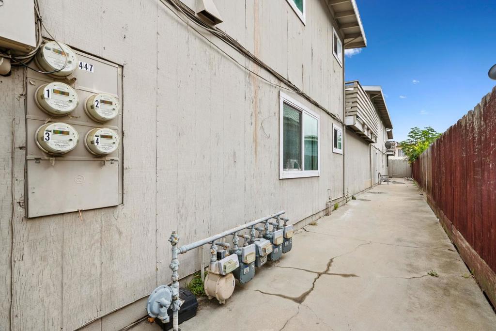 447 Soledad Street Property Photo 21