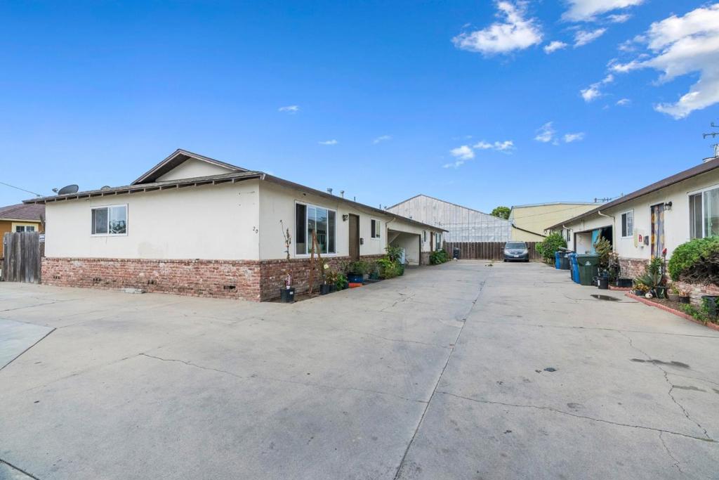 20 S Hebbron Avenue Property Photo 3