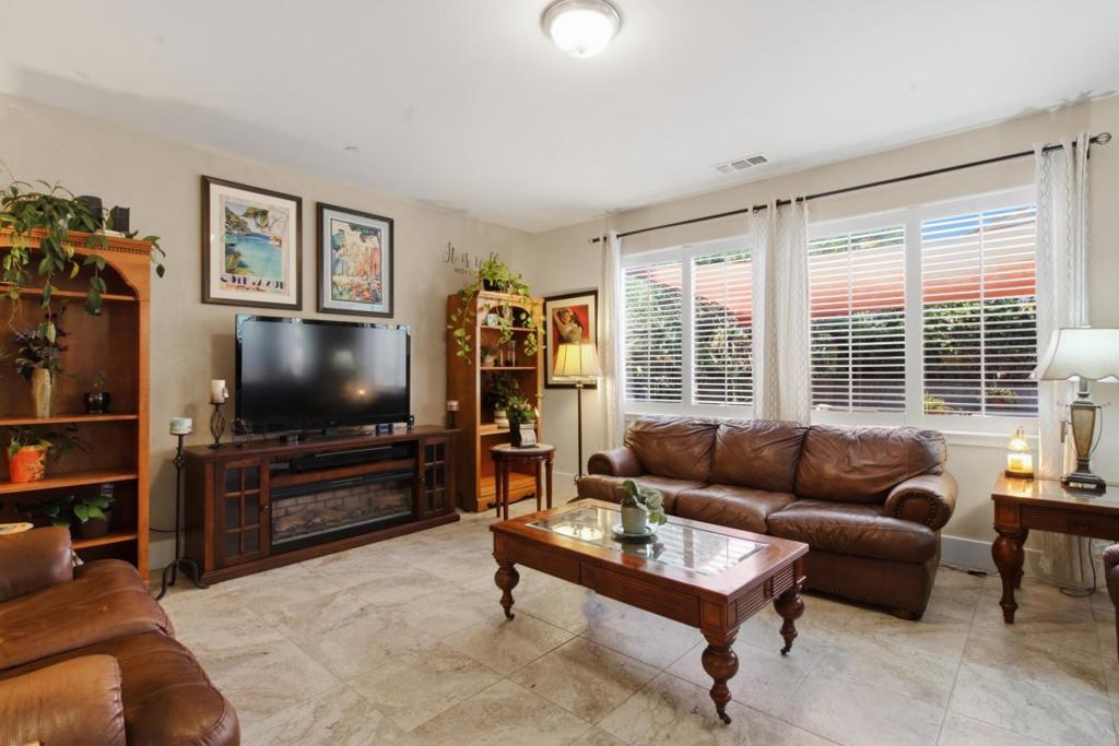 637 Rusconi Drive Property Photo 8