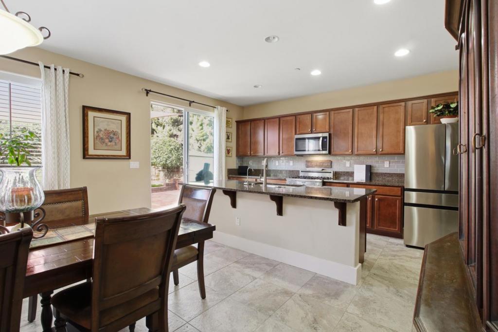 637 Rusconi Drive Property Photo 10