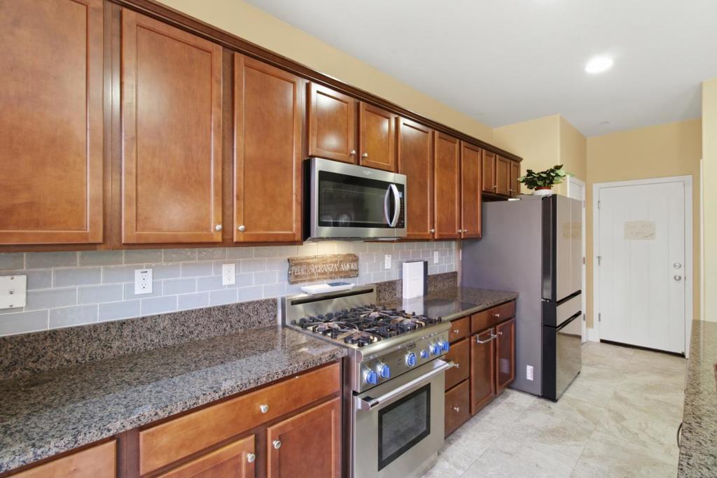 637 Rusconi Drive Property Photo 11