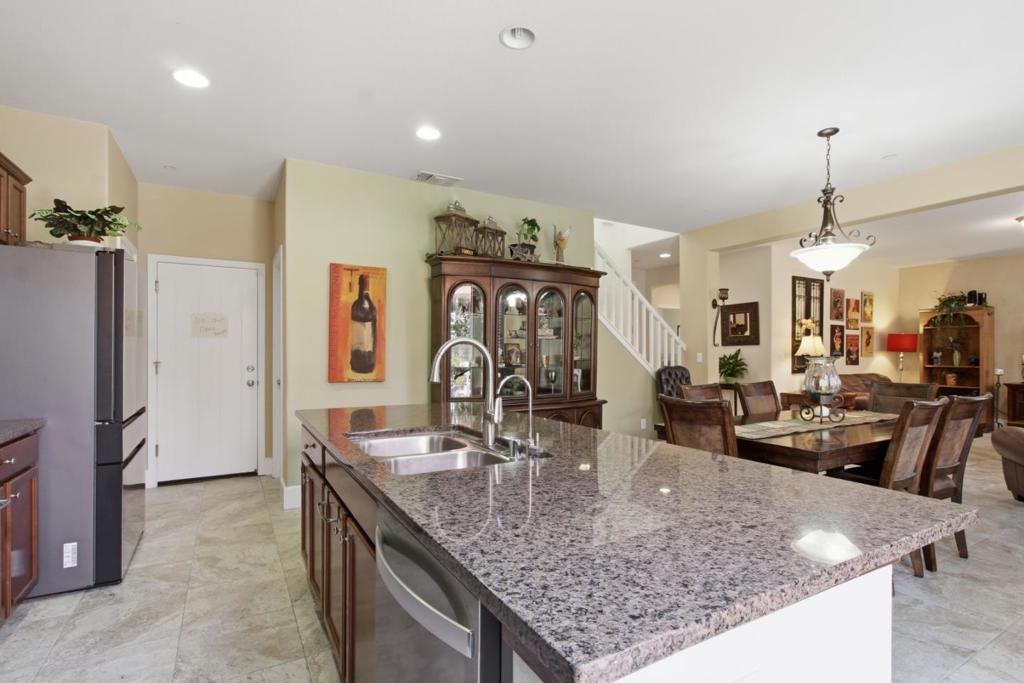 637 Rusconi Drive Property Photo 13