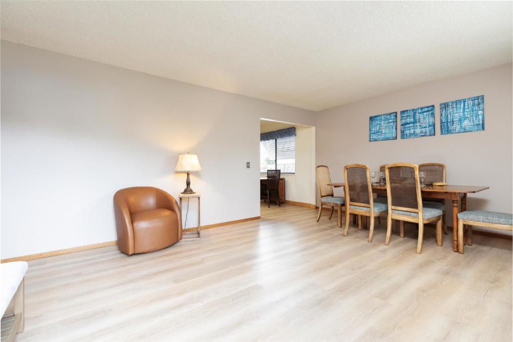 2520 Howe Street Property Photo 3
