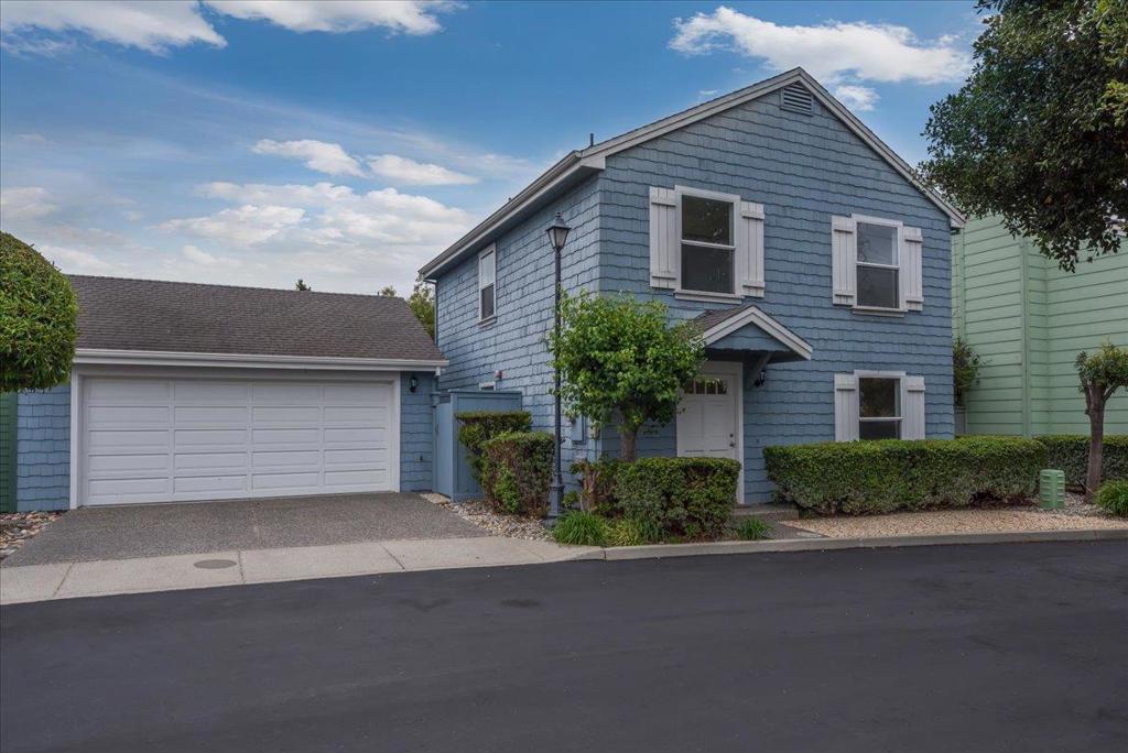 3 Bay Property Photo 1