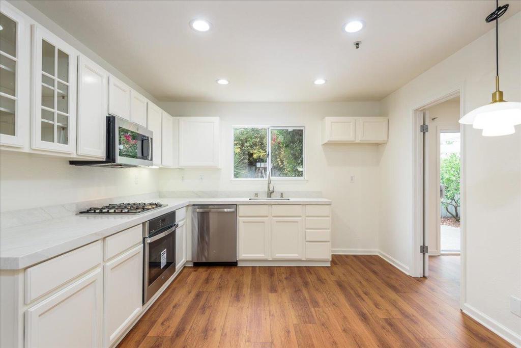3 Bay Property Photo 4