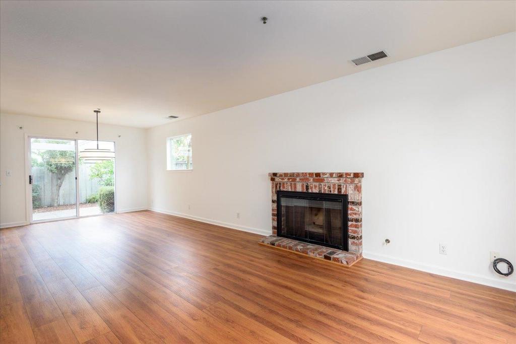 3 Bay Property Photo 8