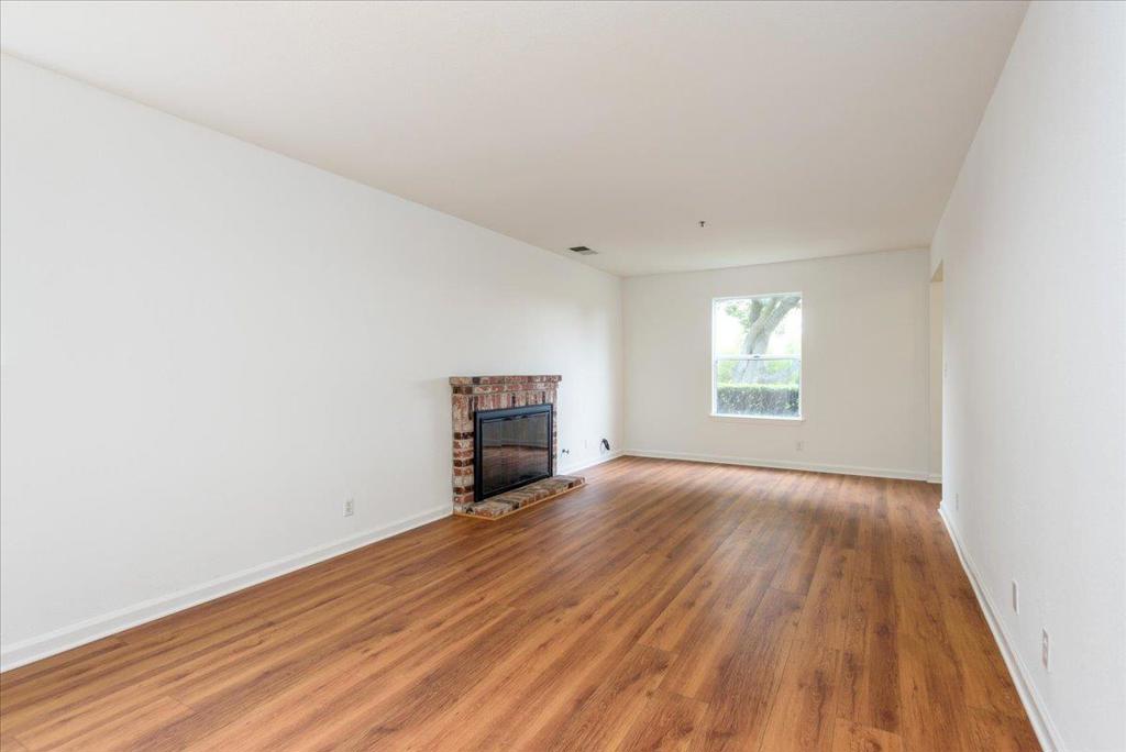 3 Bay Property Photo 10