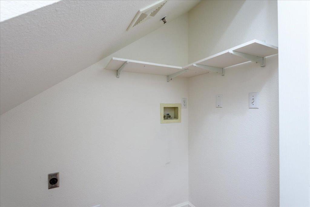 3 Bay Property Photo 15