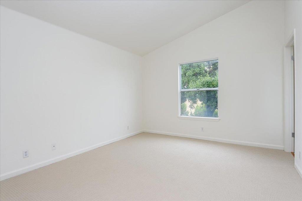 3 Bay Property Photo 16