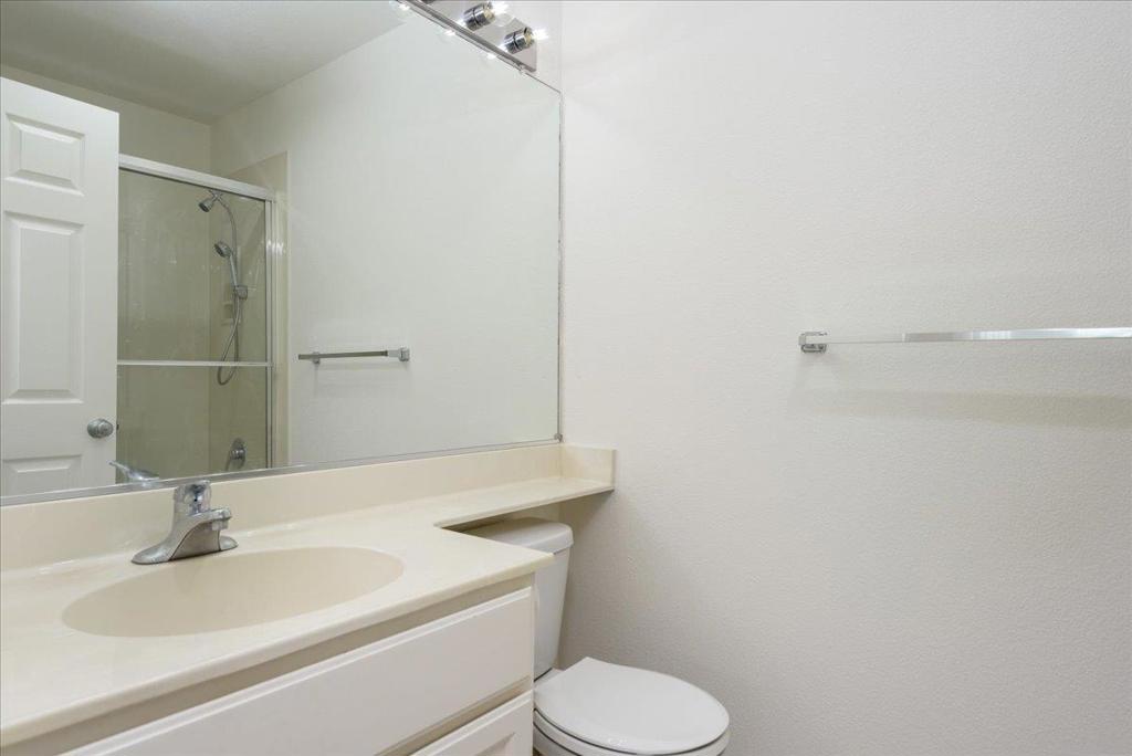 3 Bay Property Photo 19