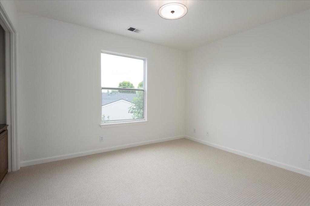 3 Bay Property Photo 20