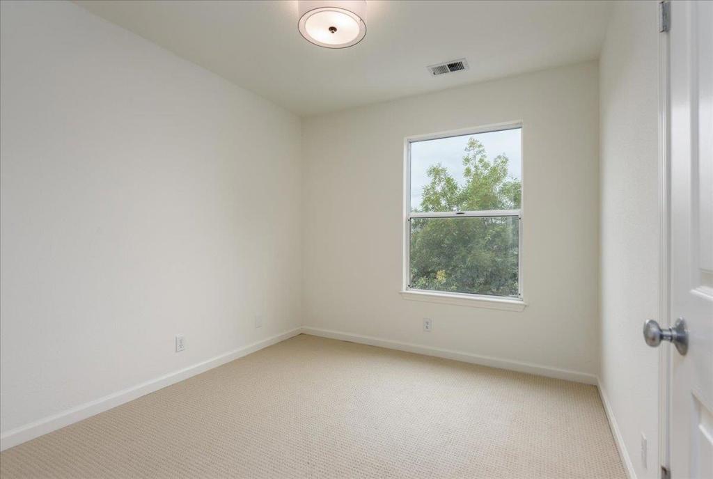 3 Bay Property Photo 22