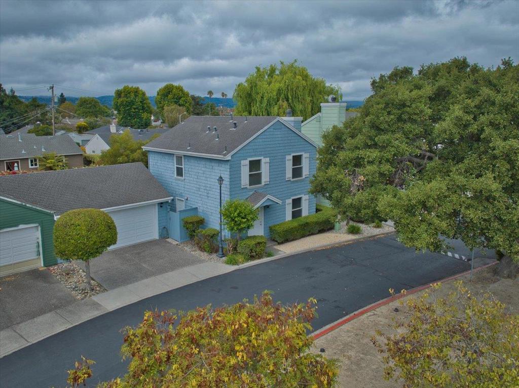 3 Bay Property Photo 24