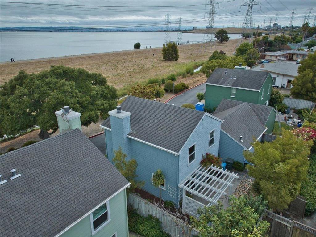 3 Bay Property Photo 25