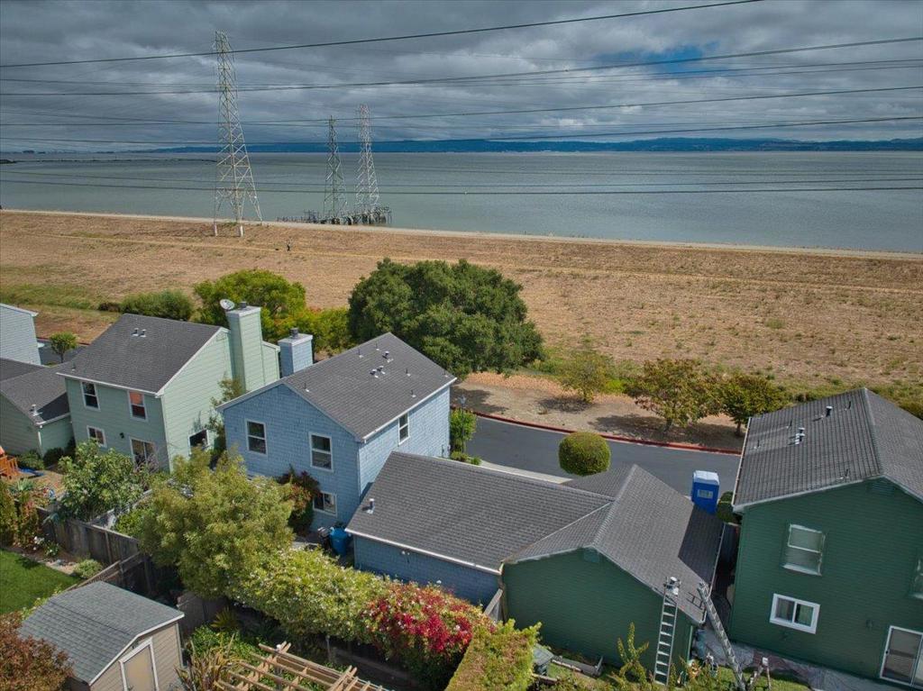 3 Bay Property Photo 26