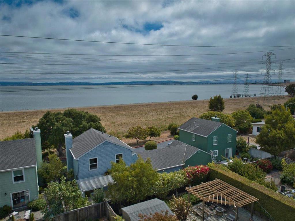 3 Bay Property Photo 27