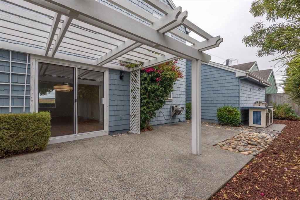 3 Bay Property Photo 34