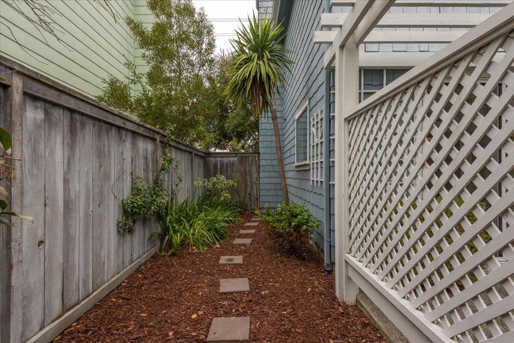 3 Bay Property Photo 36