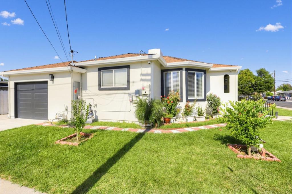 628 Carpino Avenue Property Photo 3