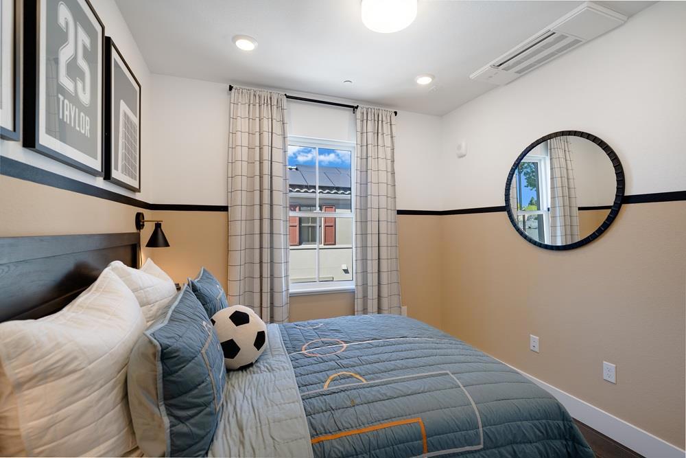 2120 Latham Street Property Photo 19