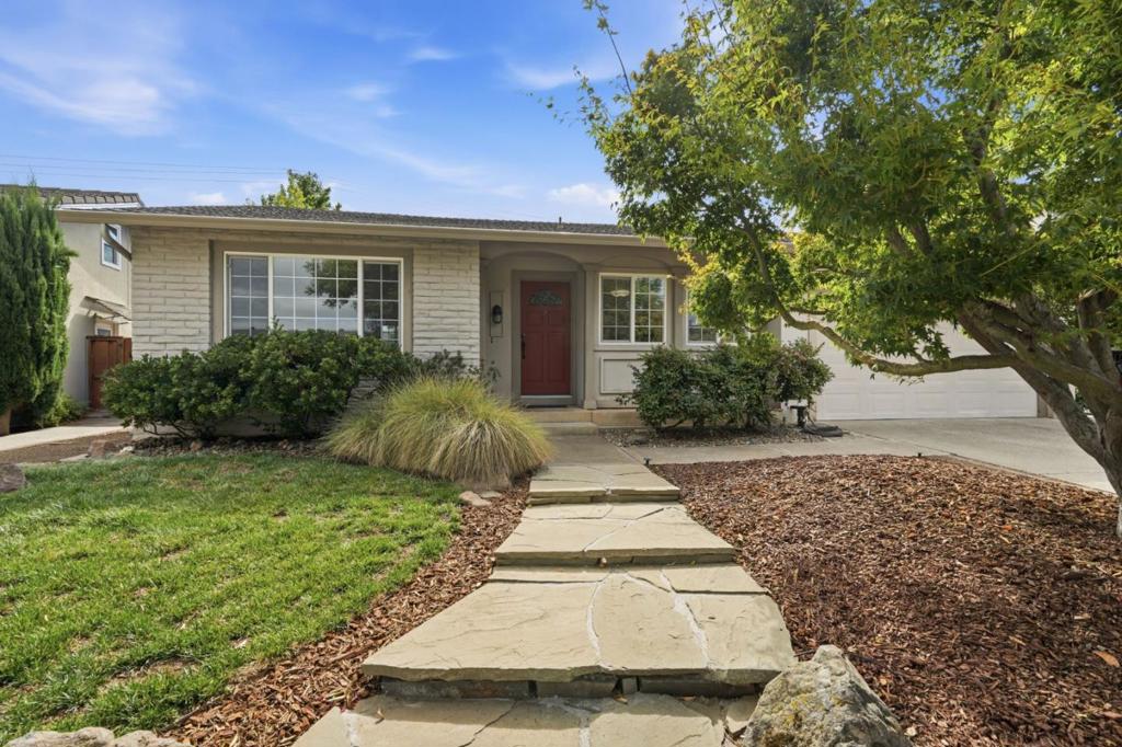 6572 Hidden Creek Drive Property Photo 3