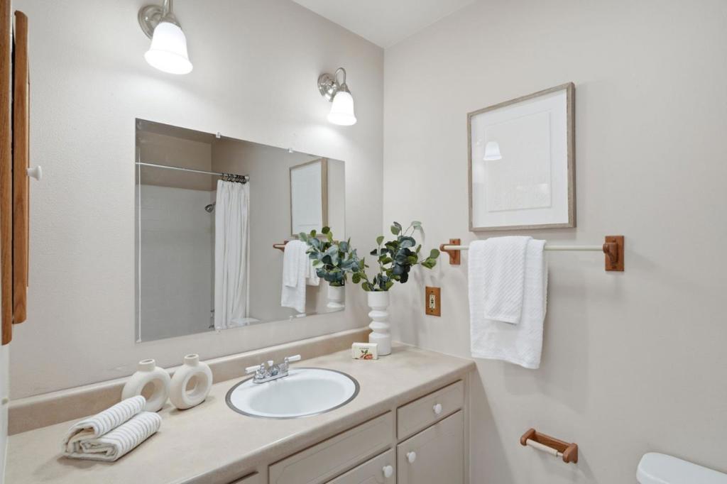 6572 Hidden Creek Drive Property Photo 19