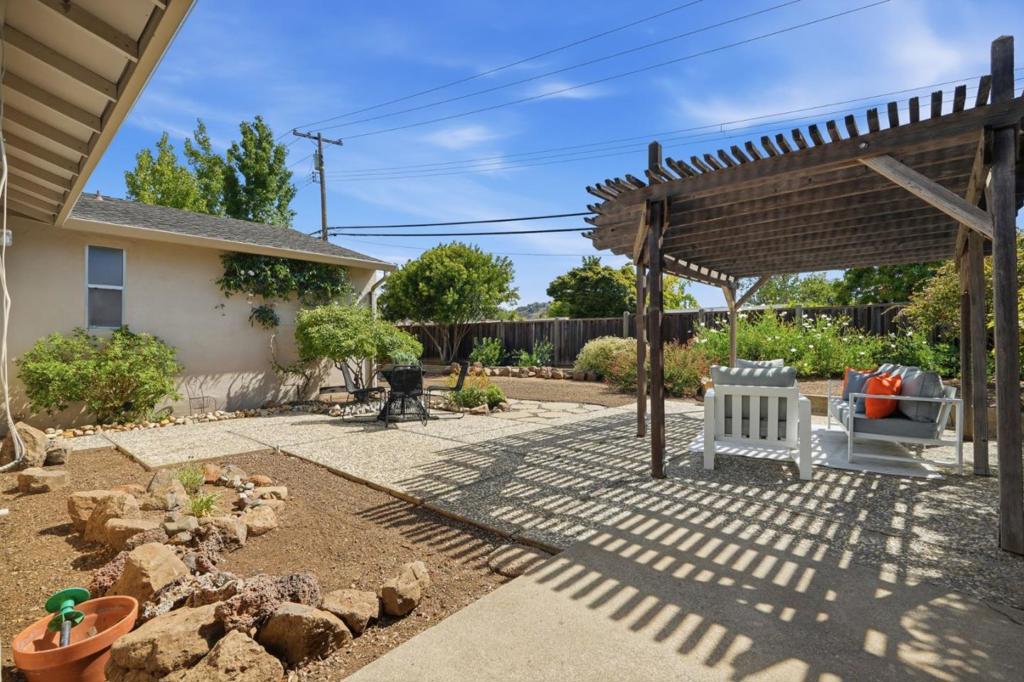 6572 Hidden Creek Drive Property Photo 27