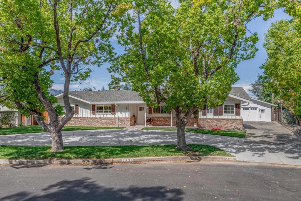 7821 Filice Drive Property Photo 4