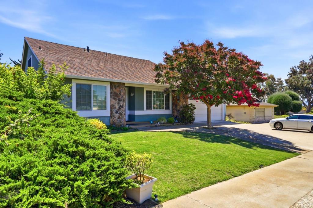 3110 Capelaw Court Property Photo 2