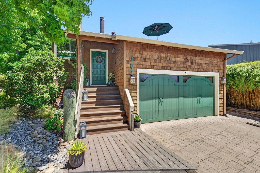 107 Bar Harbor Court Property Photo 1