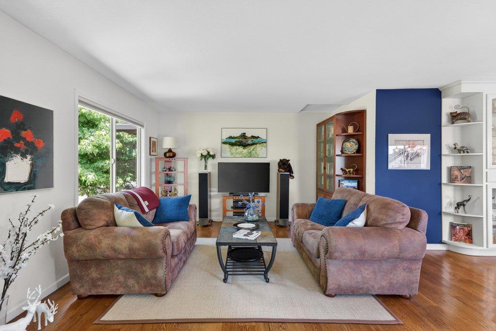 107 Bar Harbor Court Property Photo 5