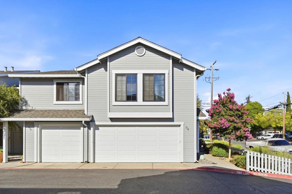 194 Colonade Square Property Photo 1