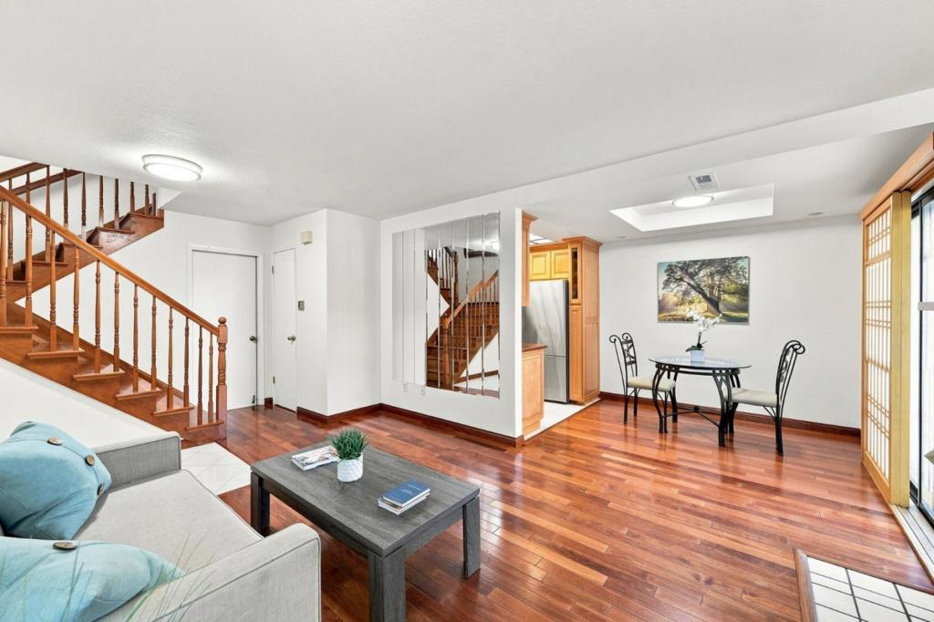 194 Colonade Square Property Photo 8