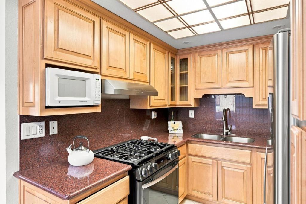194 Colonade Square Property Photo 10