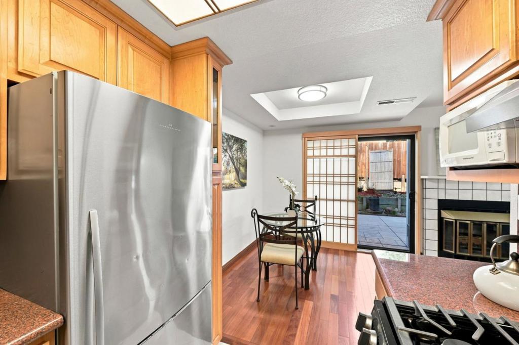 194 Colonade Square Property Photo 13