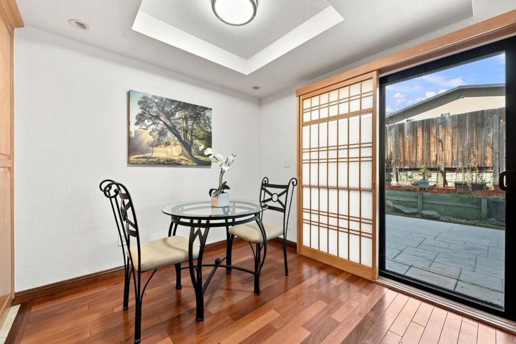 194 Colonade Square Property Photo 14